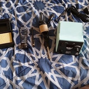 Electronically controlled digital soldering station